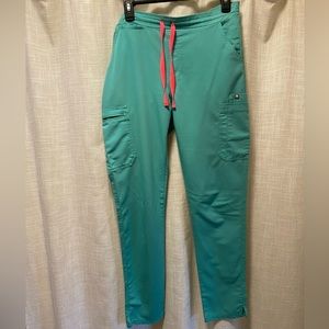 Figs yola skinny scrub pants. Small tall.